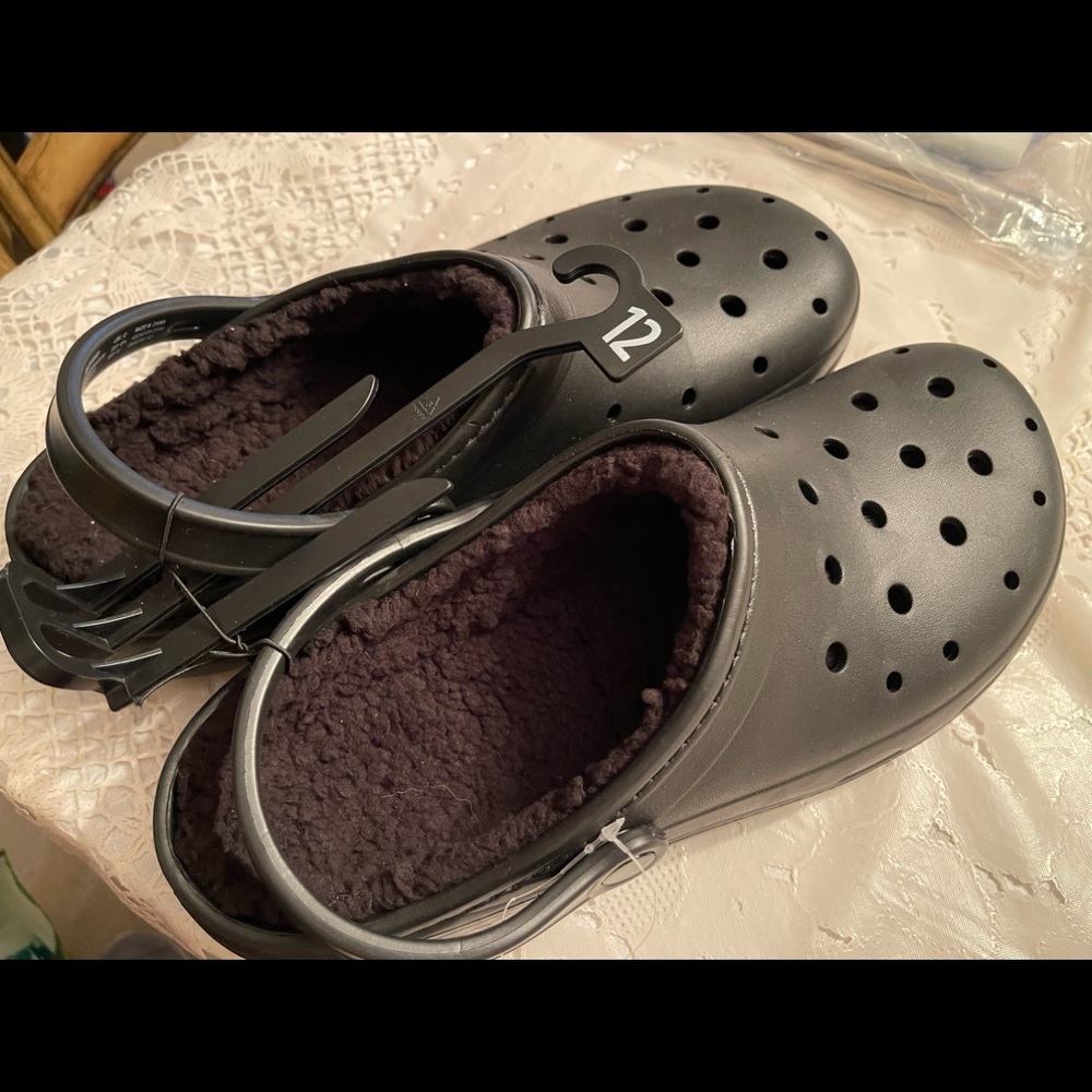 Brand New Time and Tru Womens Black Lined Crocs Size 12